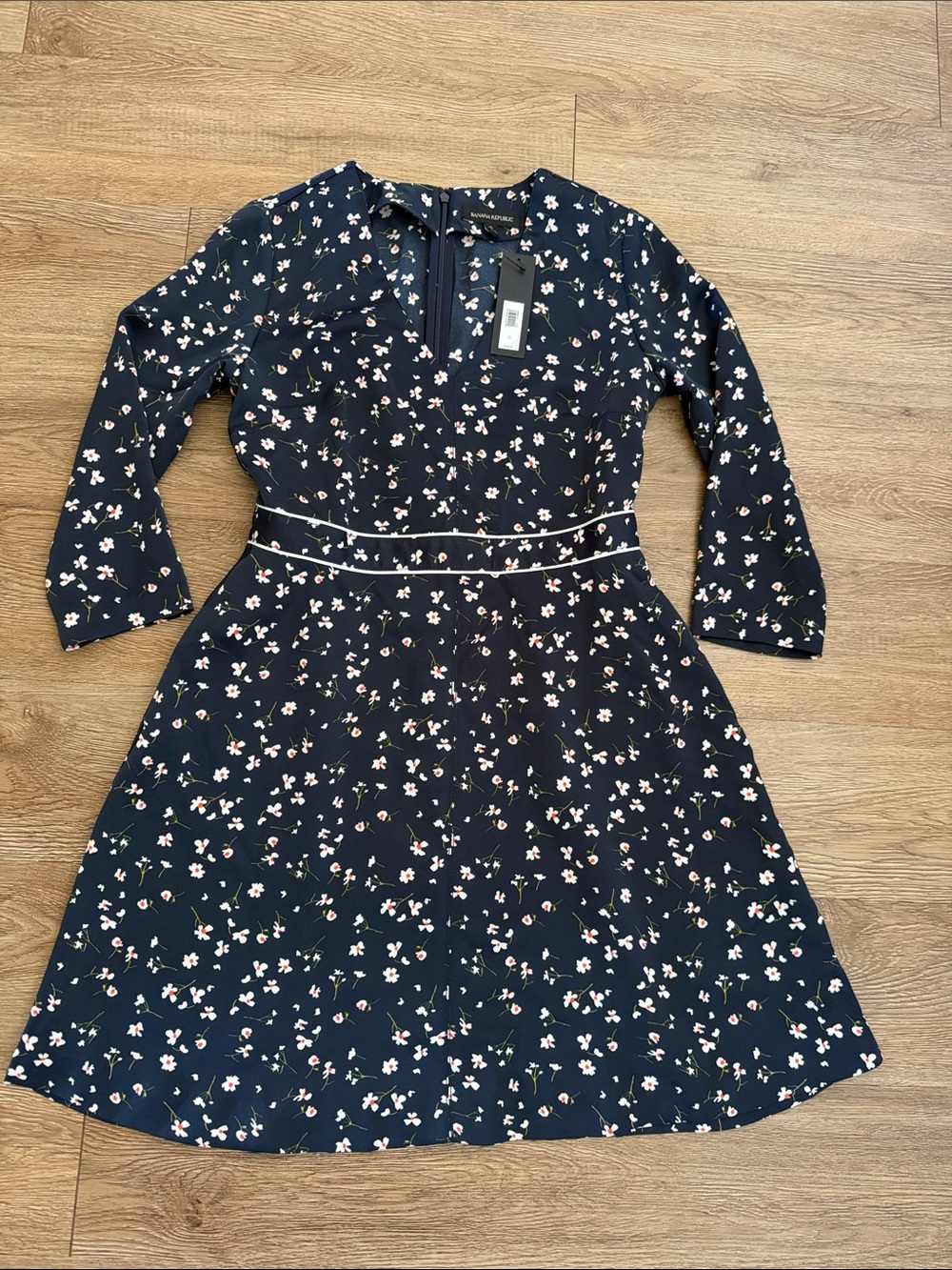 Women’s size 0 Banana Republic Navy Floral Fit-and-Flare Dress with White Trim